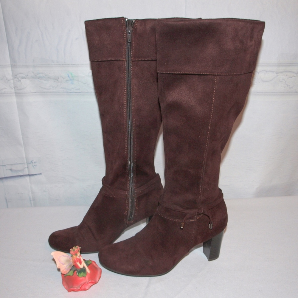 Predictions Faux Suede boots Mid Calf Size Brown Nice Comfy Lightweight Boots